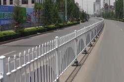 北京严禁采取硬质隔离硬质围挡等措施（北京拆除道路隔离护栏）