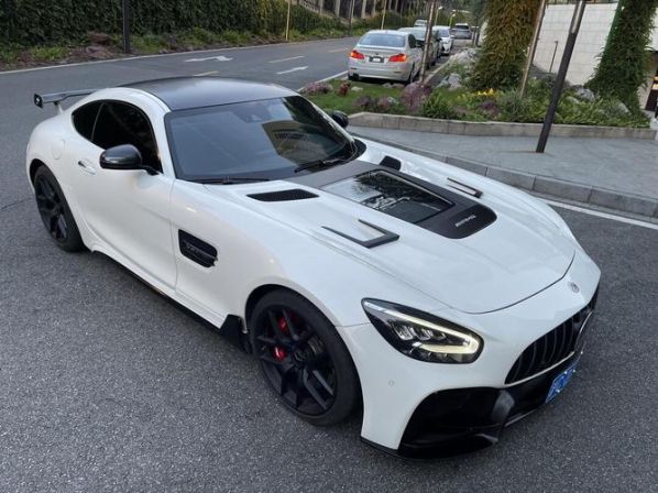 AMG GT操控性能卓越，其悬挂系统有何特别设计？