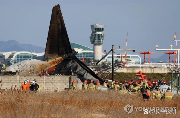 11A座位两度创造空难奇迹!英国男子改签逃过死劫,27年前泰歌手同座幸存